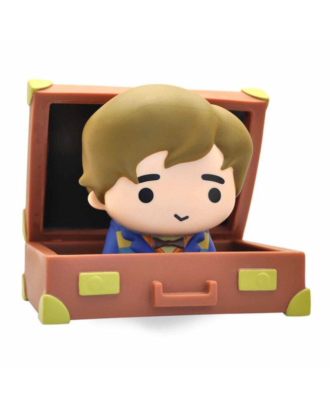 Figura hucha plastoy animales fantasticos y donde encontrarlos newt scamander en maleta chibi